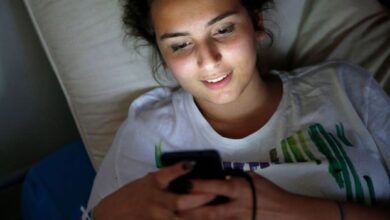 Is social media bad for you? The evidence and the unknowns